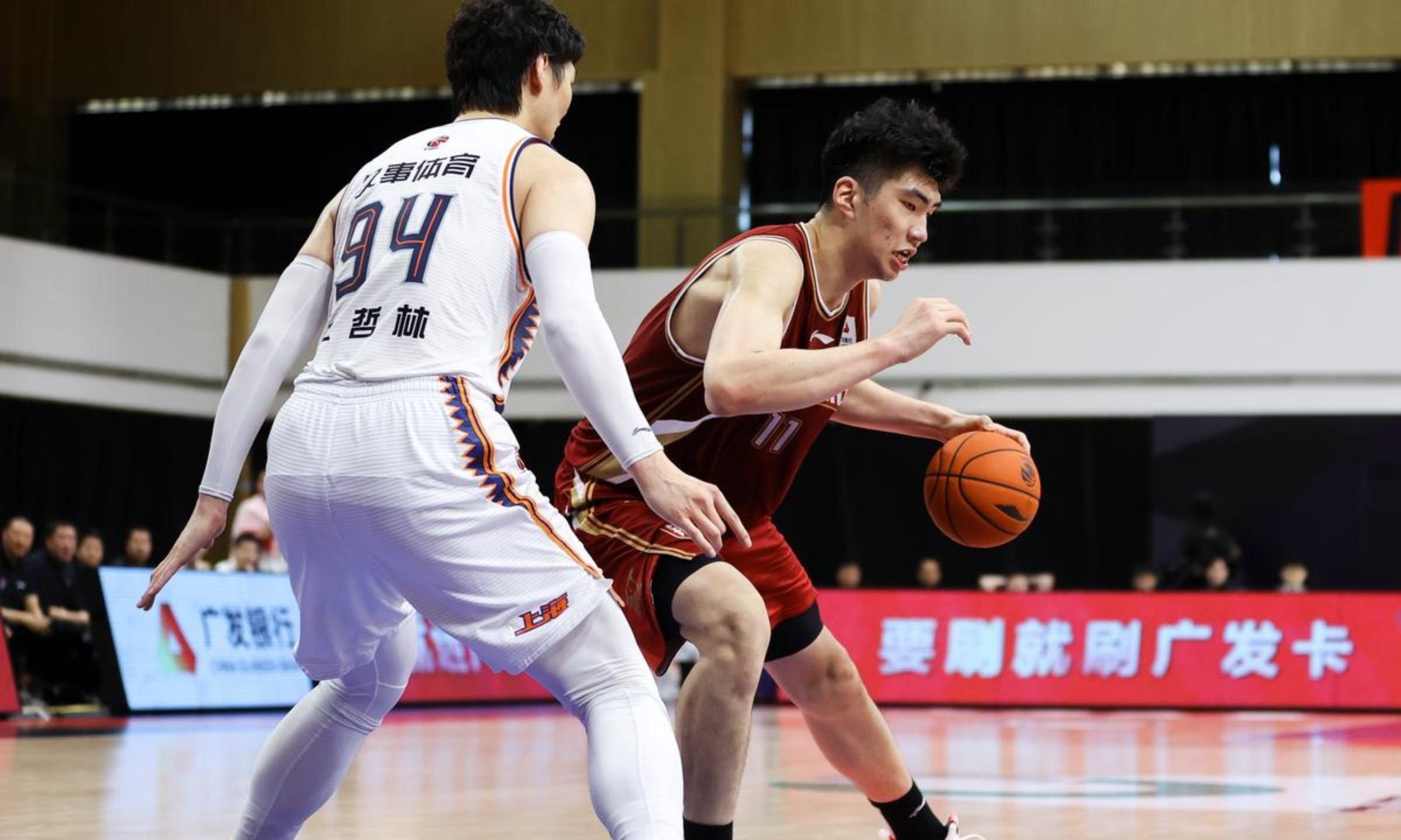 包含里程碑夜！纽约尼克斯绝杀压哨，CBA常规赛集结日刷纪录，引发热议，资深球员宣示担当的词条