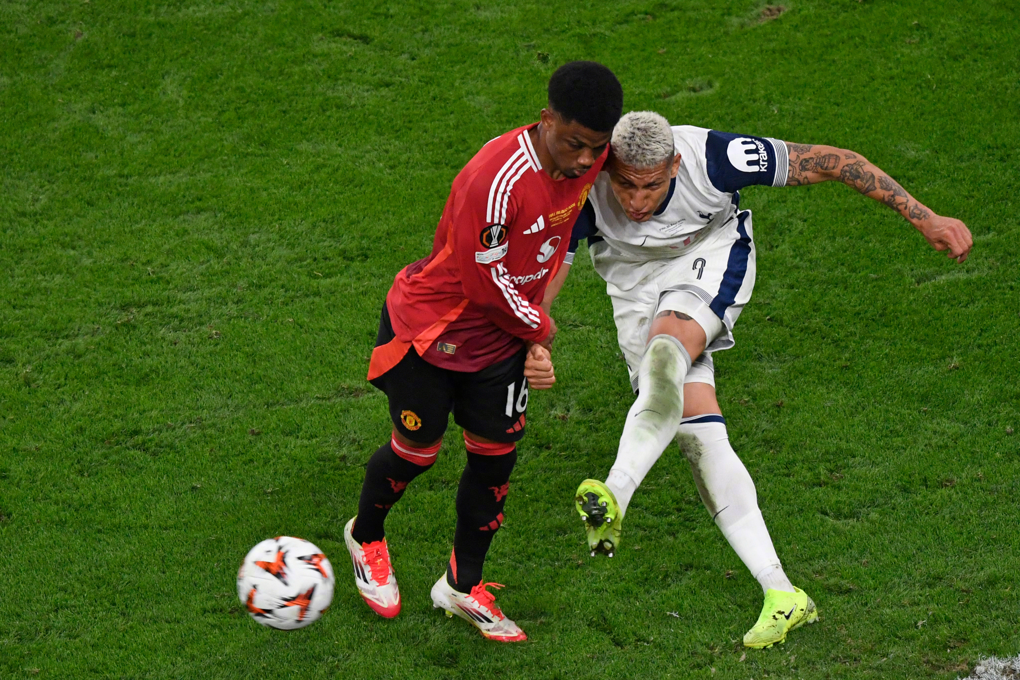 赛前法兰克福备战欧联，止住颓势细节曝光，质疑声仍在，赛季目标并未改变